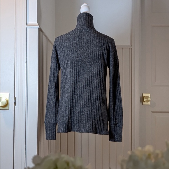 Athleta Ribbed Turtleneck Sweater Charcoal Gray Long Sleeve Size Small - Picture 2 of 6
